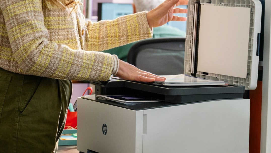 High-speed color up to 26/25 pages per minute (Letter/A4)